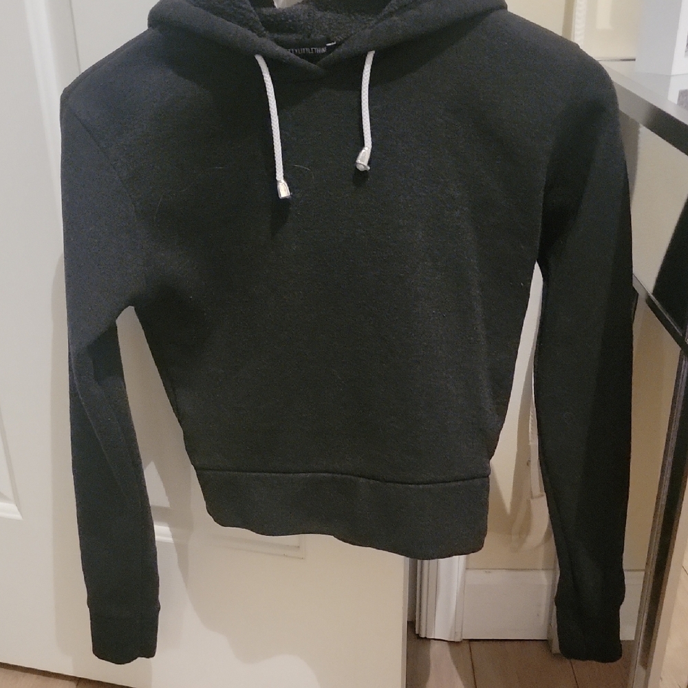 Pretty Little Thing Charcoal Cropped Hoodie. Size 2/small. Like New.